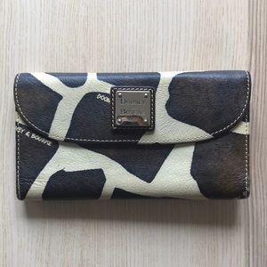 Dooney & Bourke women’s wallet.